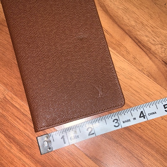 Authentic Louis Vuitton Taiga Leather ID / Card Holder - Picture 4 of 12